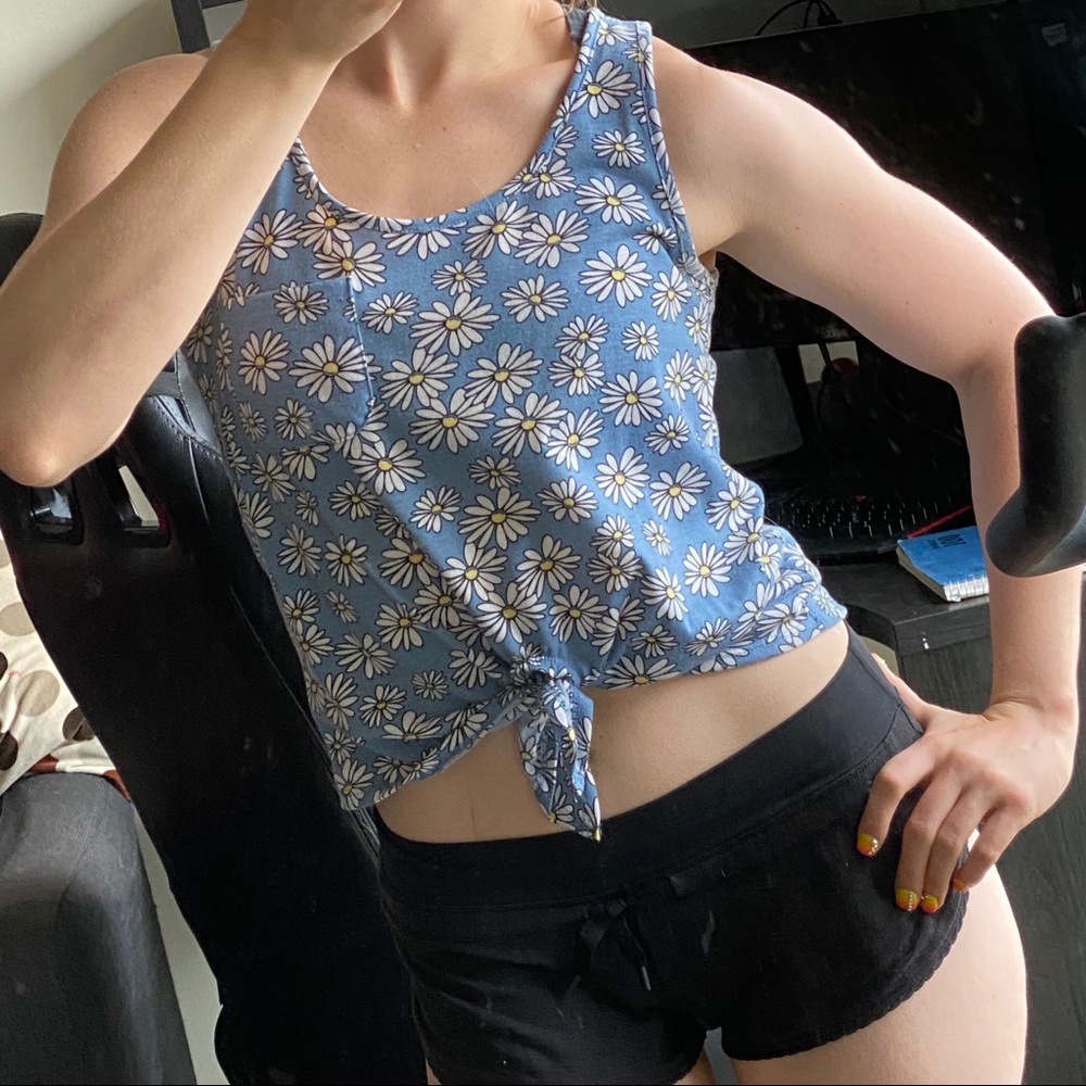 Tie front daisy tank